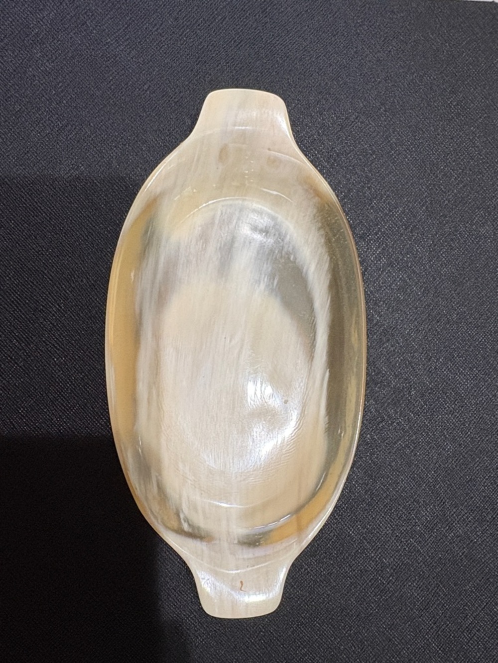 Horn Small Serving Dish in Cream and Tan
